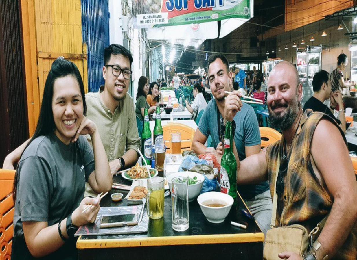 Semalam At Sun Yat Sen - Self Check In Hostel Medan Exterior photo
