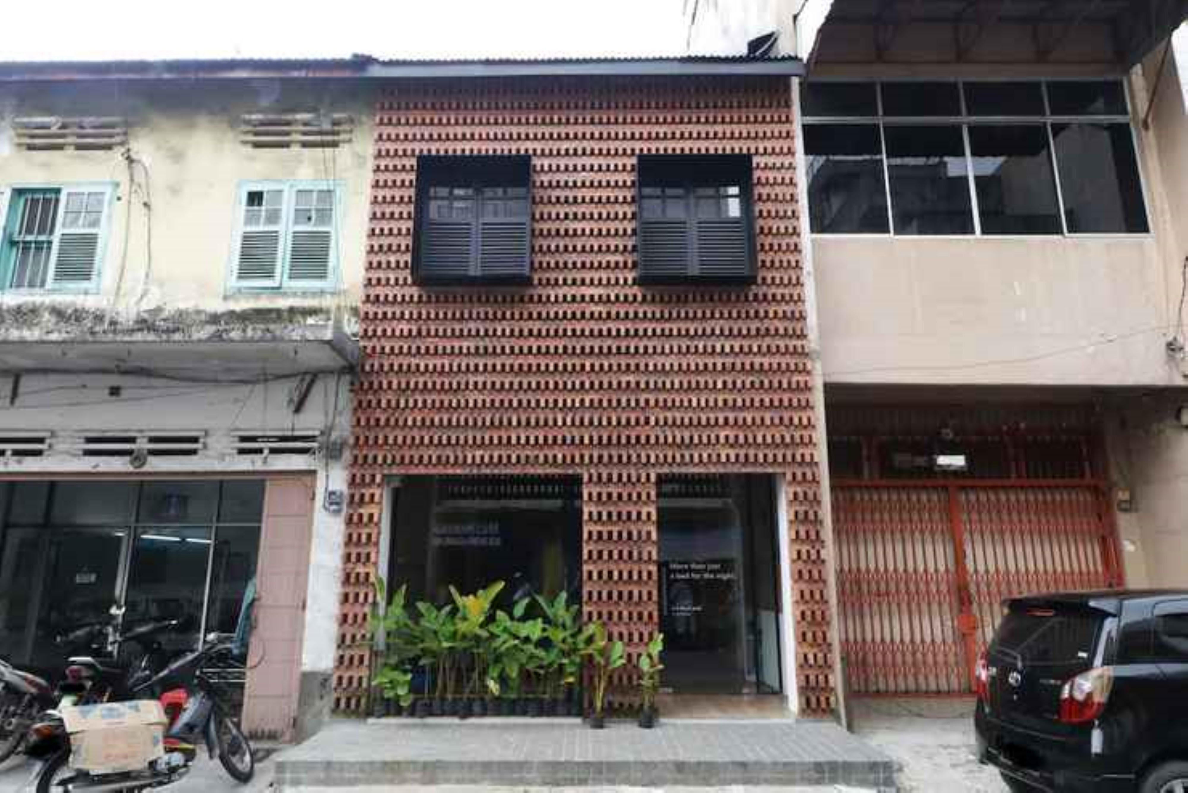 Semalam At Sun Yat Sen - Self Check In Hostel Medan Exterior photo